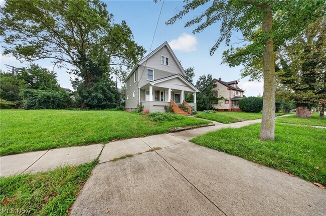 Building Photo - 10524 Lee Ave