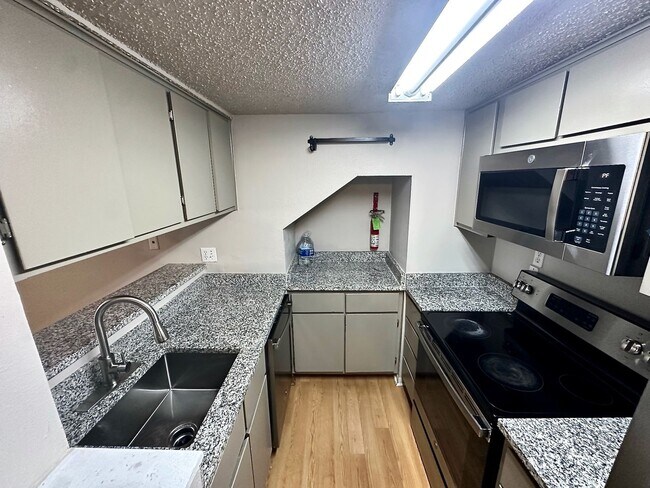 Building Photo - ***West Campus Apartment for Rent * Pet Friendly * Walk to UT Campus * On Bus Route * Spacious * ...