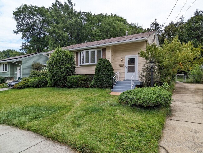 Primary Photo - Split foyer SFH in established neighborhoo...
