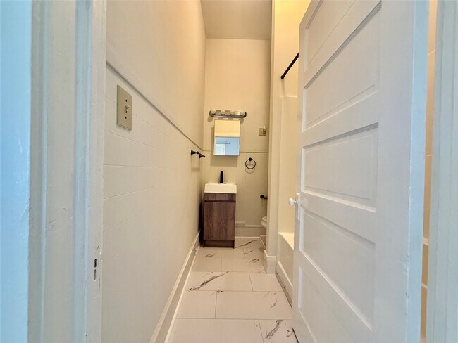 Building Photo - 1427 Church St