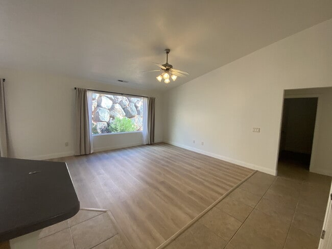 Building Photo - Charming 3-bedroom, 2-bathroom residence in Sagewood at Seven Hills