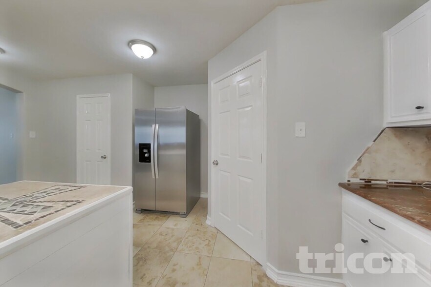 Building Photo - 29418 Fox River Dr