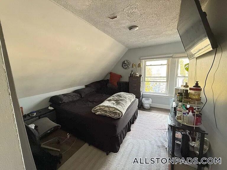 Building Photo - 5 W Sorrento St