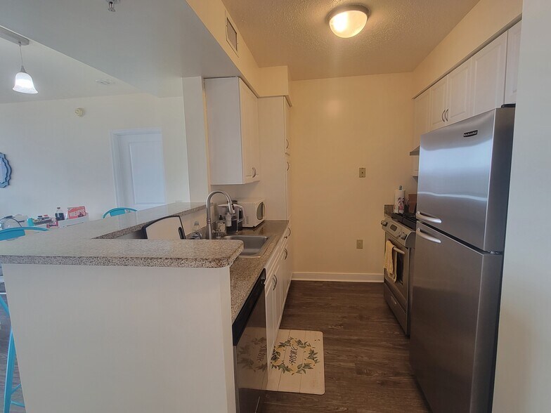Kitchen - 555 Massachusetts Ave NW