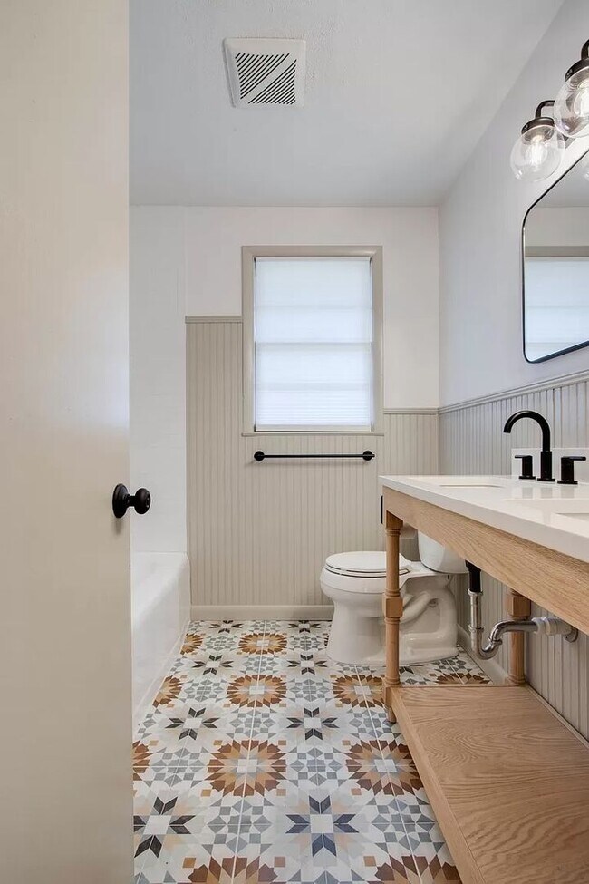 Building Photo - Cute 3BR Ranch in the Heart of Nashville