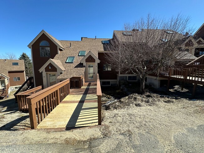 Primary Photo - Beautiful Fully Furnished Seasonal 2 Bed 1...