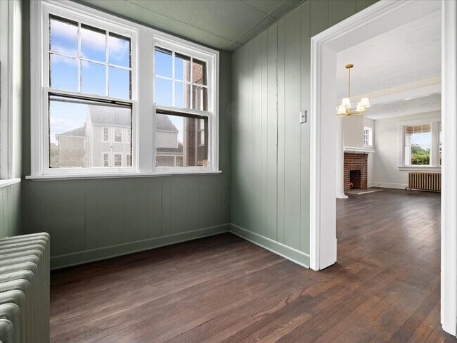Building Photo - 2701 Barton Ave