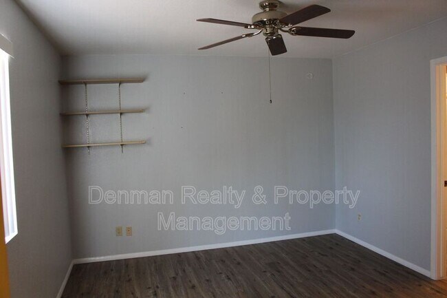 Building Photo - 602 W Kilarea Ave