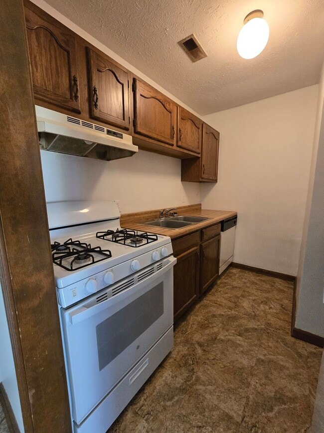 Building Photo - Thompson Dr