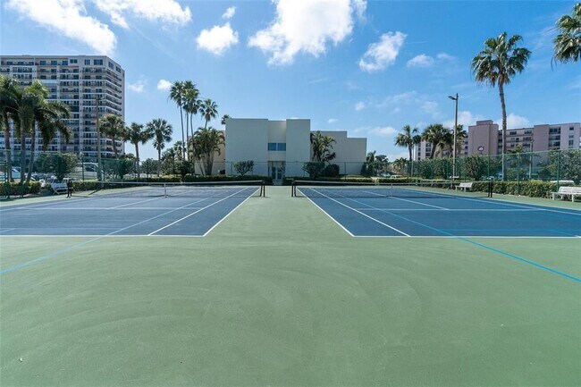 Building Photo - 7600 Sun Island Dr S
