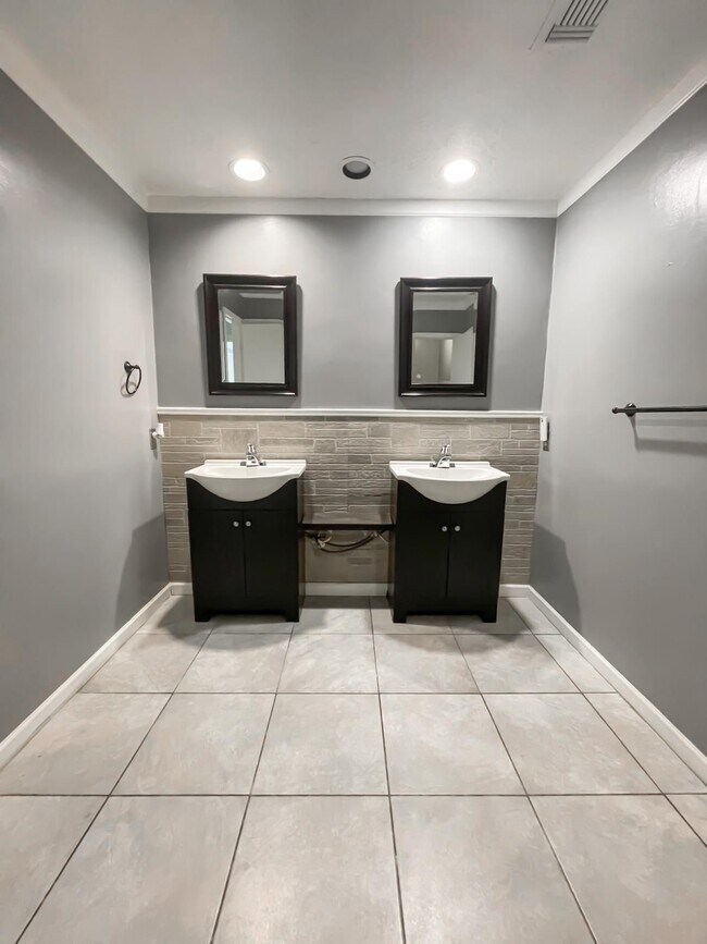 Building Photo - 1358 Westgreen Blvd