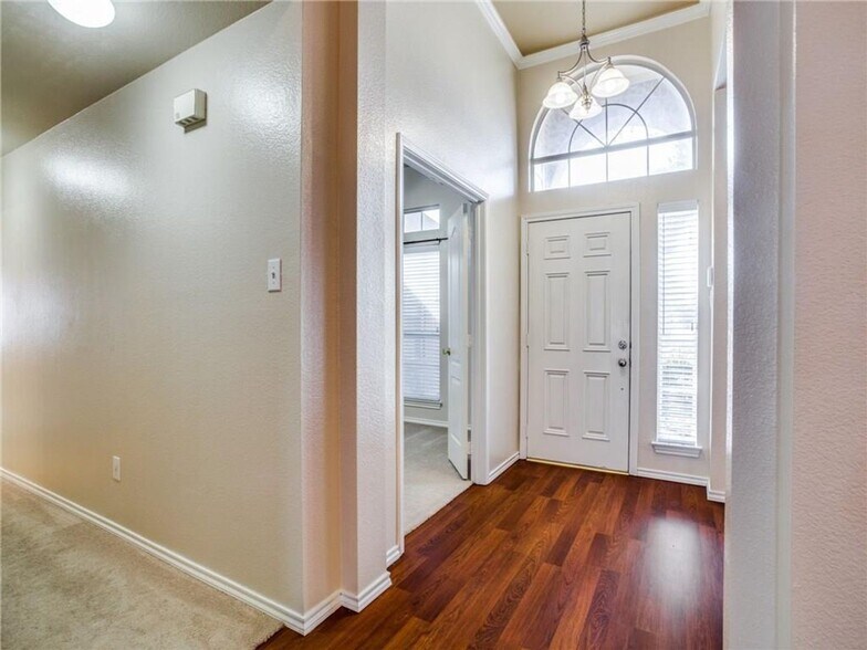 Building Photo - 5313 Hibbs Dr