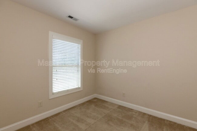 Building Photo - 4020 Vallonia Dr