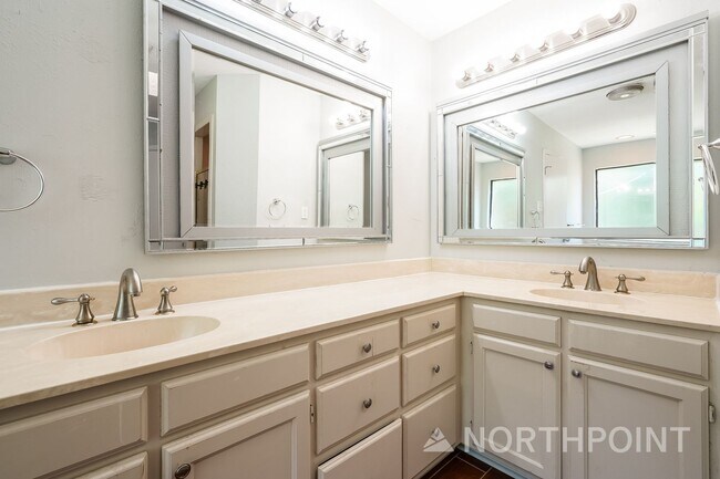Building Photo - 4 BR/3.5BA | Newly Renovated Single Family Home | 1-Car Covered Parking |Backyard Deck