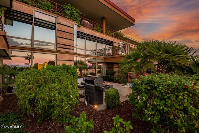 Building Photo - 7167 E Rancho Vista Dr