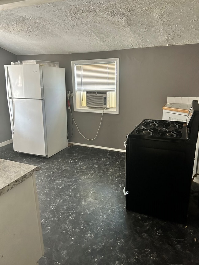 Building Photo - Midtown Duplex