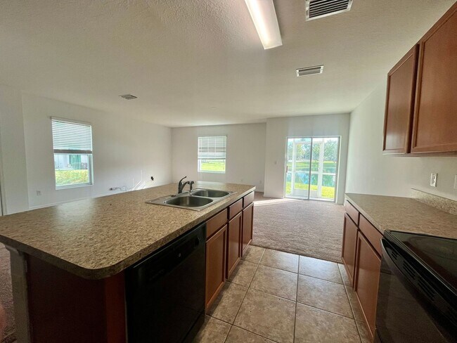 Building Photo - Plant City Townhome!!