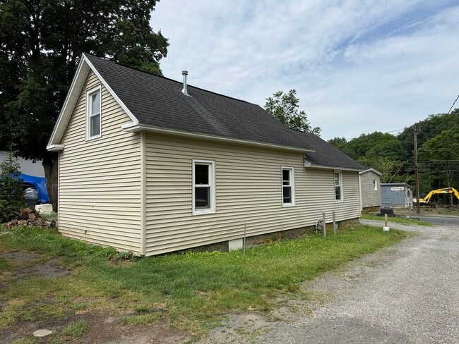 Building Photo - 161 Lake St