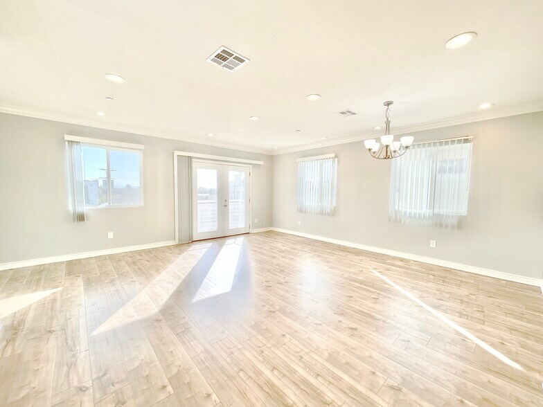 Building Photo - 4463 1/2 Rosewood Ave