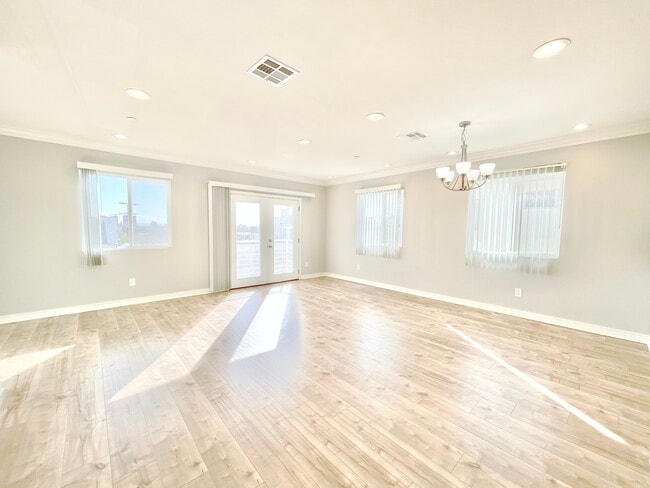 Building Photo - 4463 1/2 Rosewood Ave