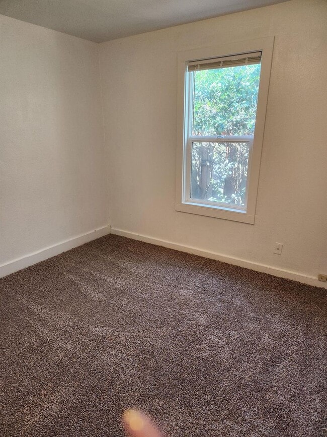 Building Photo - Charming little home in Anderson