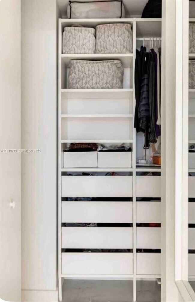 Building Photo - 501 NE 31st St