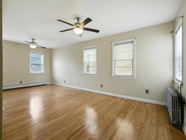 Primary Photo - 32 Gardner Ave