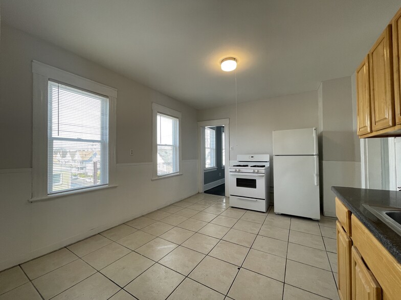 Kitchen - 367 Bishop Ave
