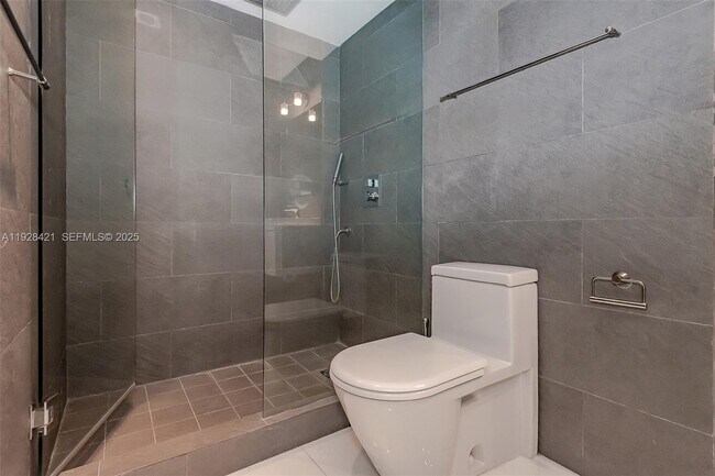 Building Photo - 100 Lincoln Rd