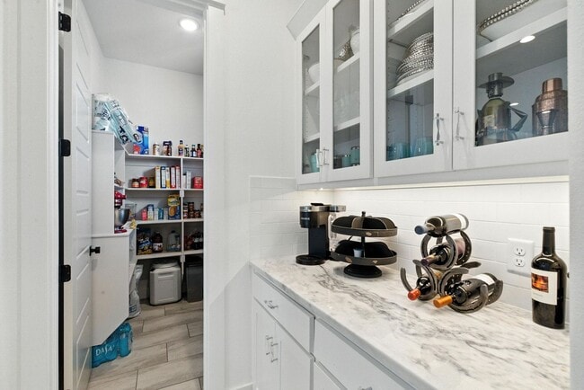 Building Photo - Stunning 5 bedroom horse property coming soon!