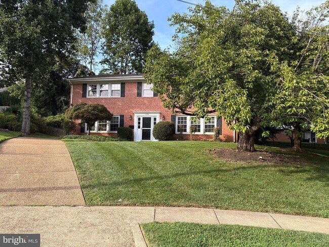 Building Photo - 1040 Warbler Pl
