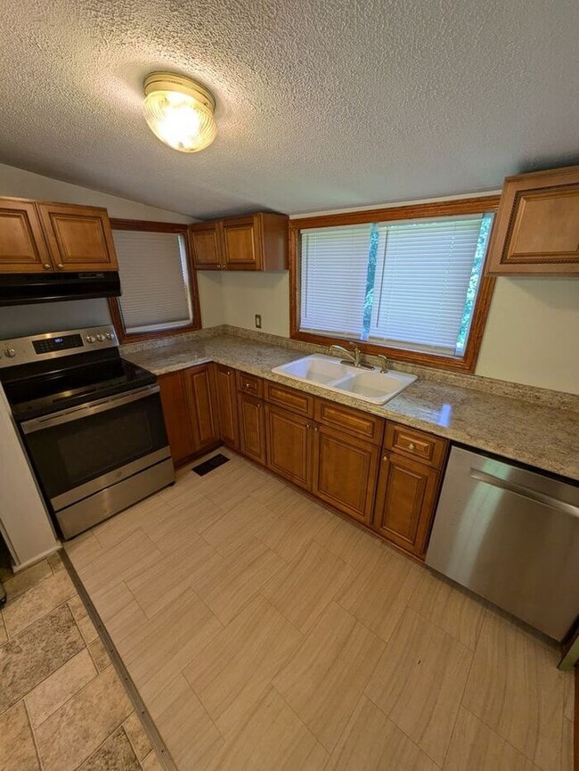 Building Photo - 1BD/2BA Single Family Home in Hickory!