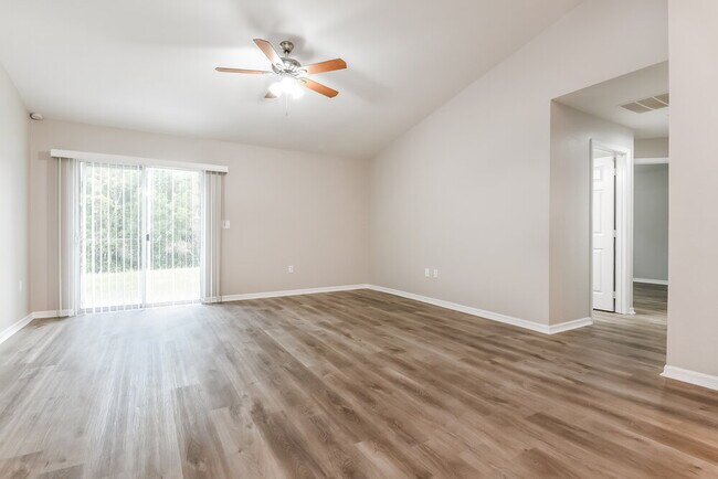 Building Photo - 543 Hummingbird Ct