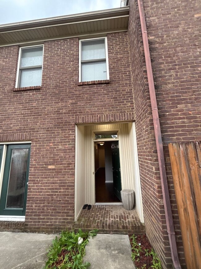 Building Photo - Your Dream Townhome Awaits