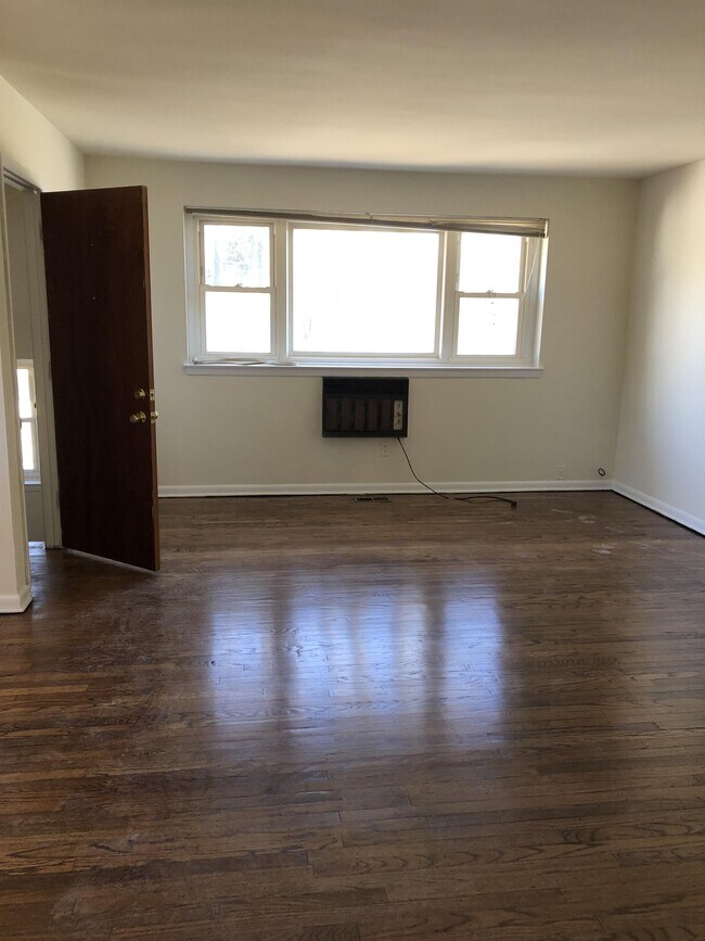 Building Photo - 217 S Pkwy Blvd
