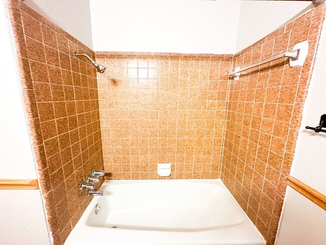 Building Photo - Great 3 Bed & 2 Bath Home in Yukon!