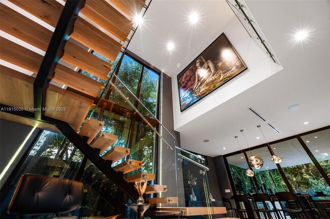 Building Photo - 77 SW 18th Terrace