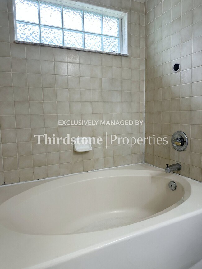 Building Photo - 1051 Moosehead Dr