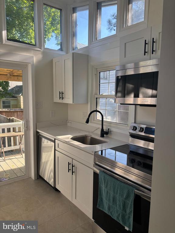 Building Photo - 310 Frazer Pl