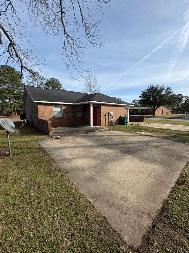 Building Photo - 1029 Davidson Dr