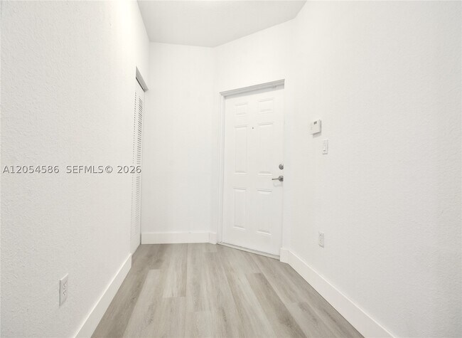 Building Photo - 10870 NW 88th St