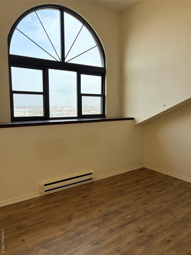 Building Photo - 185 W Park Ave