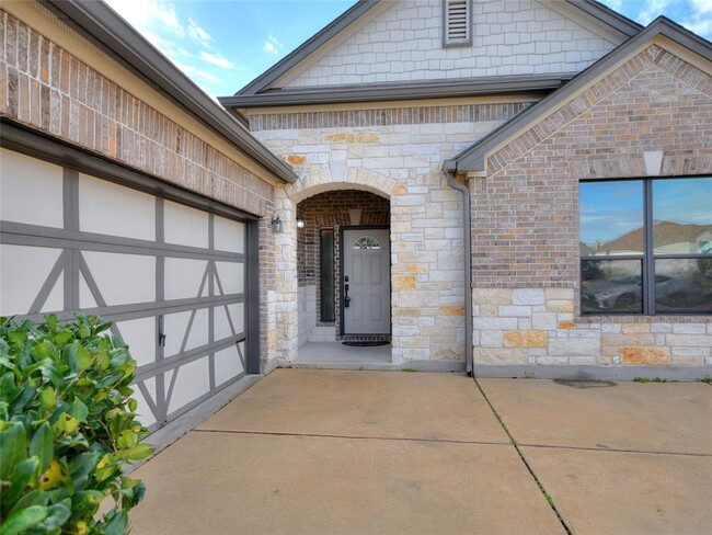 Building Photo - 501 Willow Walk Dr