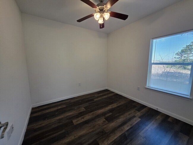 Building Photo - 4/2/2-Ready for Move In