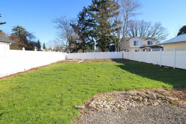 Building Photo - 4736 SE 99th Ave