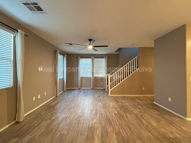 Building Photo - 2329 E Hidalgo Ave