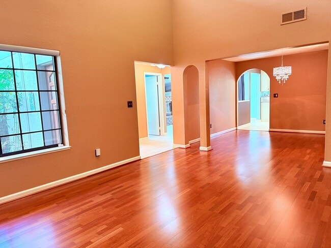 Building Photo - Charming and Move-in Ready, 3BD/2.5BA, Two-Story Townhome in Canyon Green at Canyon Lakes in San ...