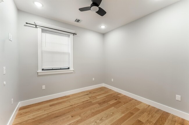 Building Photo - 230 Griffith St