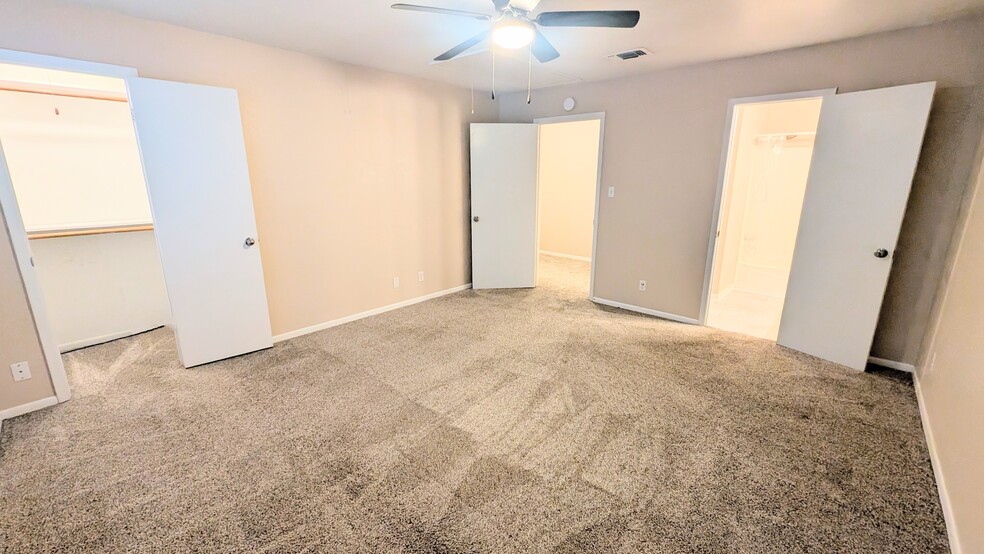 Primary bedroom has a walk-in closet and direct access to the full bathroom. - 813 Clubside Dr