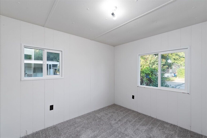 Building Photo - 10601 N Horseshoe Bend Rd